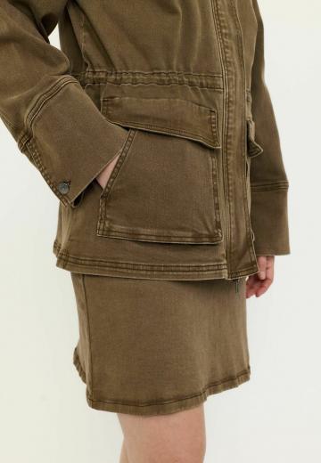 Куртка с накладнымит карманами