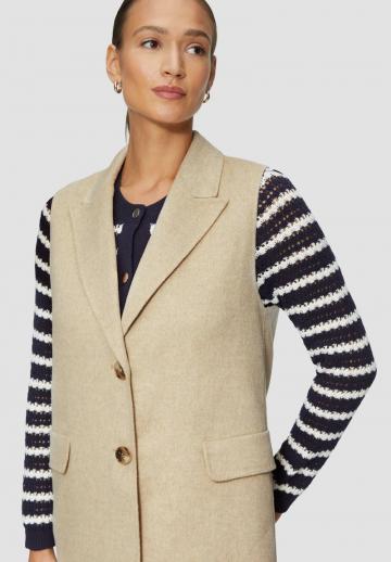 Длинный жилет