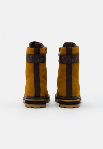 Ботинки на шнуровке