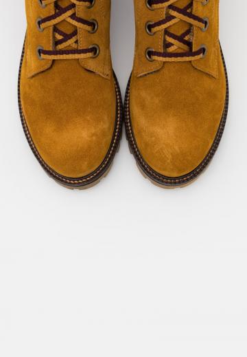 Ботинки на шнуровке