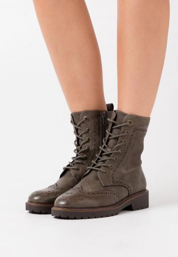 Ботинки на шнуровке