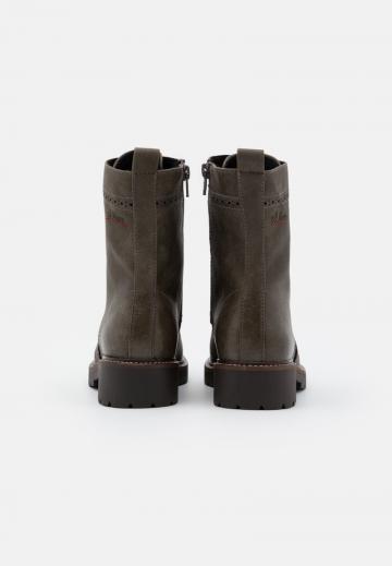 Ботинки на шнуровке