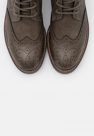 Ботинки на шнуровке