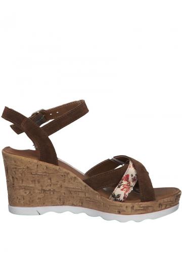 Босоножки на танкетке