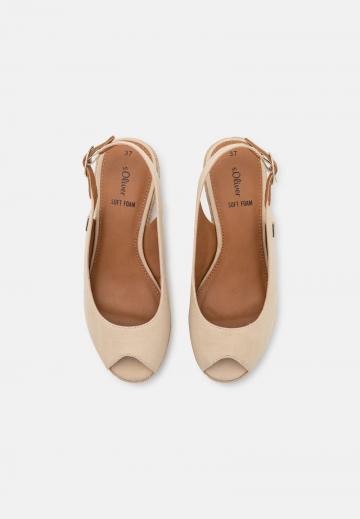 Босоножки на танкетке