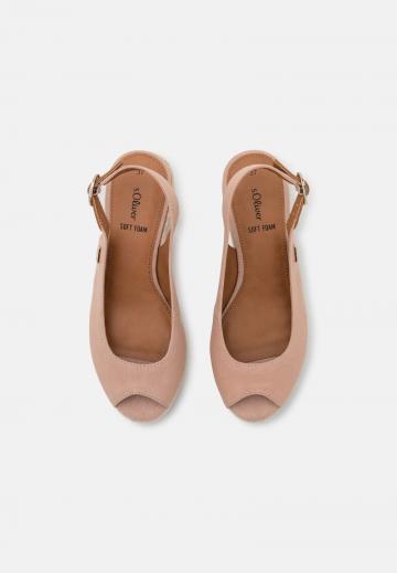 Босоножки на танкетке