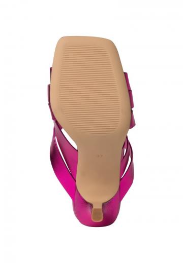 Босоножки на каблуке