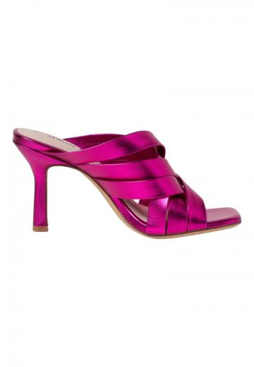 Босоножки на каблуке