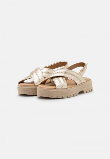 Босоножки на платформе