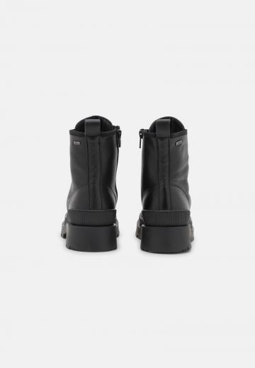 Ботинки на шнуровке