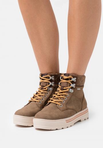 Ботинки на шнуровке