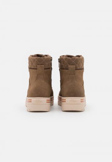 Ботинки на шнуровке