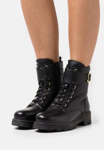 Ботинки на шнуровке