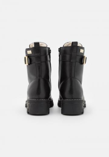 Ботинки на шнуровке