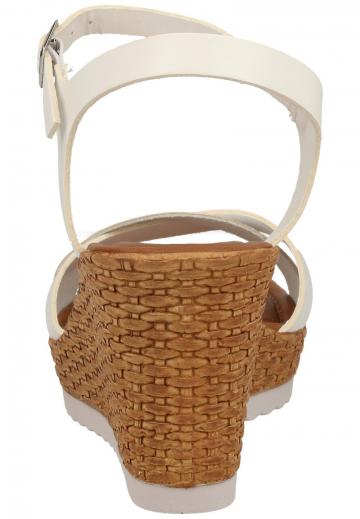 Босоножки на танкетке