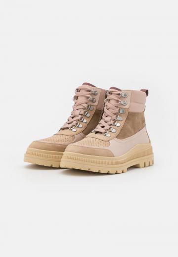 Полусапожки на платформе