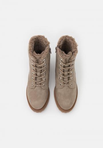 Ботинки на шнуровке