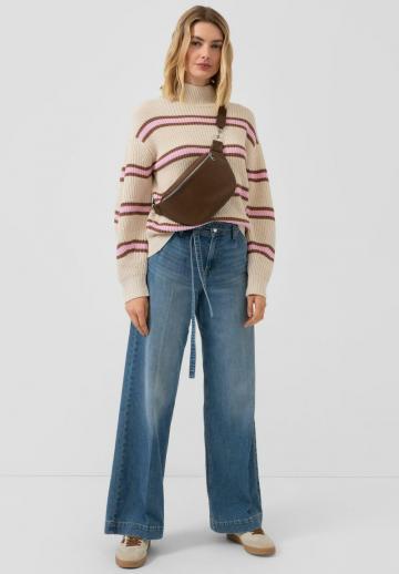 Пуловер в полоску