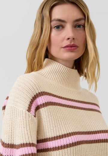 Пуловер в полоску