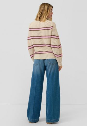 Пуловер в полоску