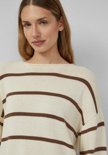 Пуловер в полоску