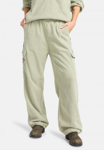 Брюки с накладными карманами