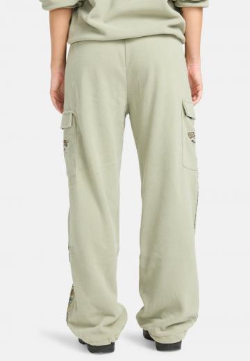 Брюки с накладными карманами