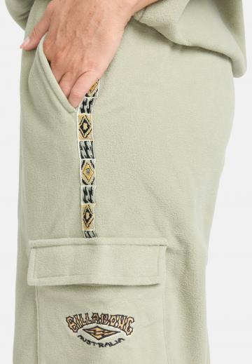 Брюки с накладными карманами