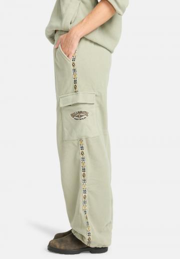Брюки с накладными карманами