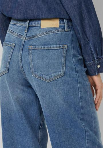 Короткие джинсы