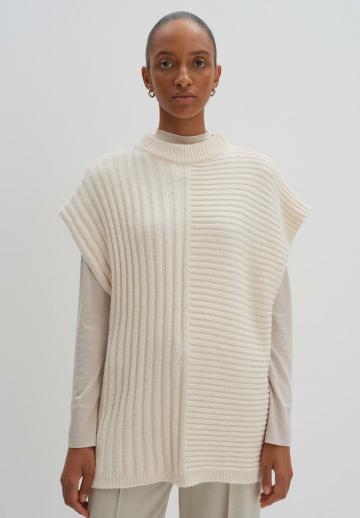 Пуловер без рукавов