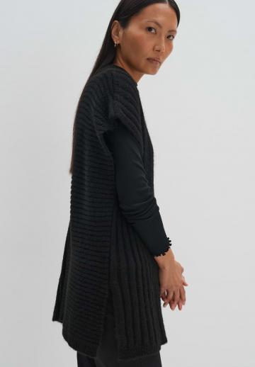 Пуловер без рукавов