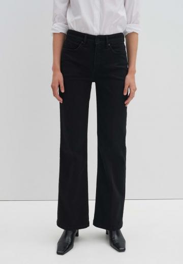 Клешеные джинсы