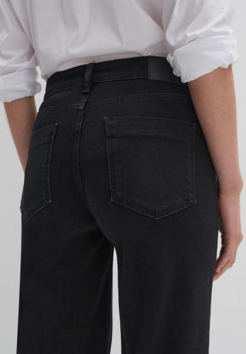 Клешеные джинсы