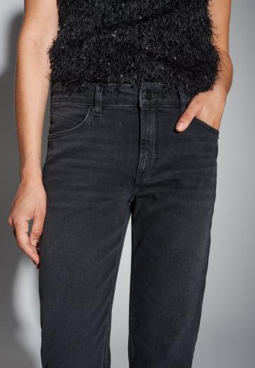 Прямые джинсы