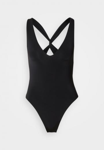 Слитный купальник