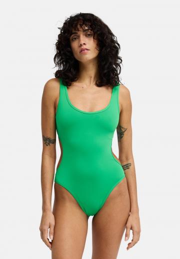 Слитный купальник