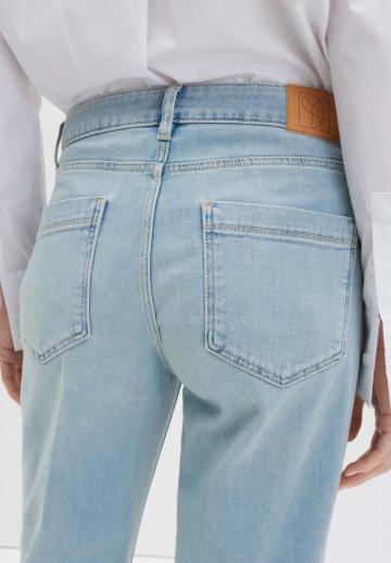 Прямые джинсы