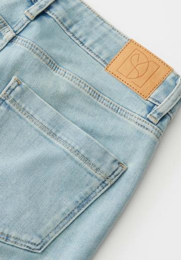 Прямые джинсы