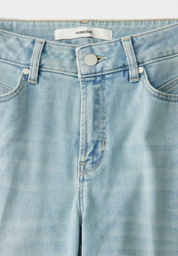 Прямые джинсы