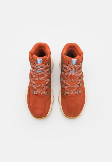 Ботинки на шнуровке