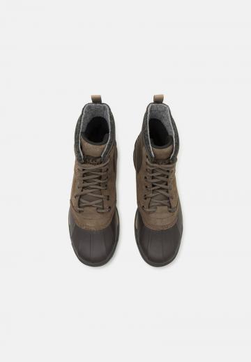 Походные ботинки