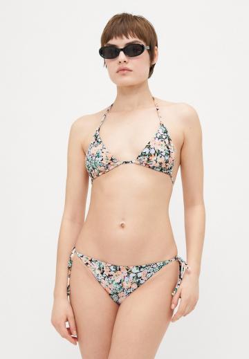 Треугольное бикини