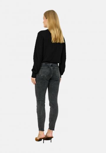 Узкие джинсы