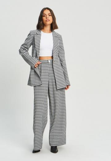 Короткое пальто