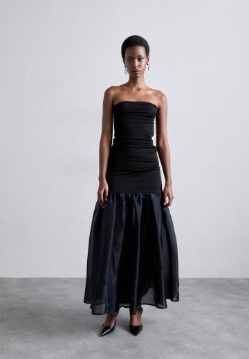 Платье без бретелек