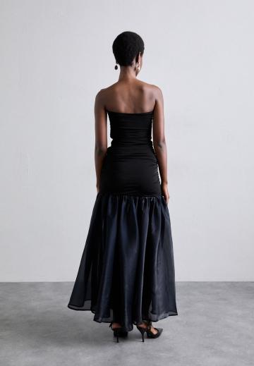 Платье без бретелек