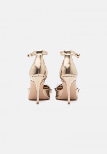 Туфли на высоком каблуке