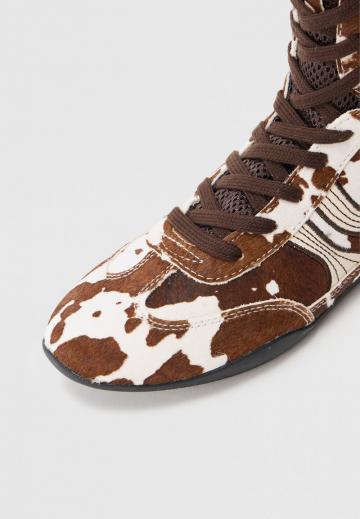 Ботинки на шнуровке