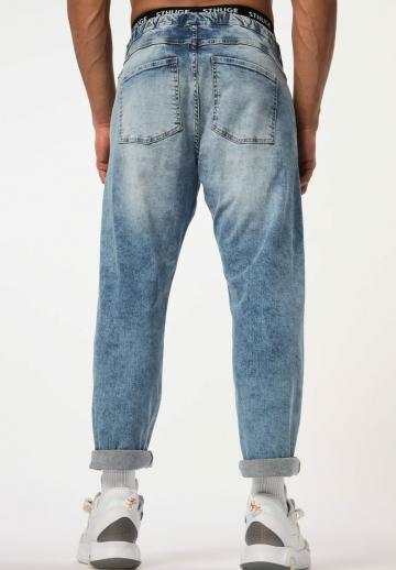 Прямые джинсы